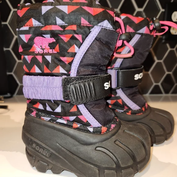 Sorel snow boots. Girls sz 6 - Picture 3 of 6